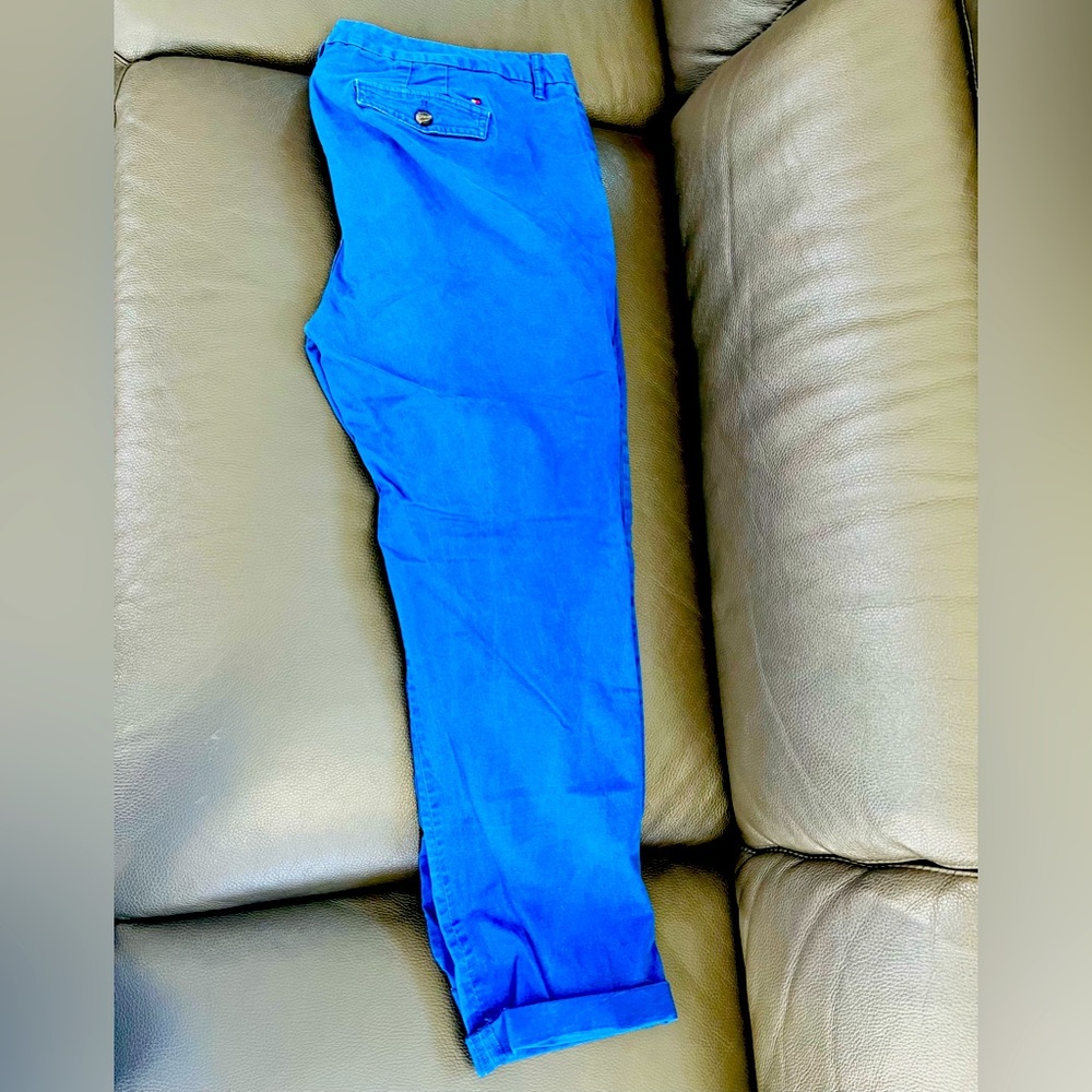 Tommy Hilfiger boyfriend khakis in an excellent condition